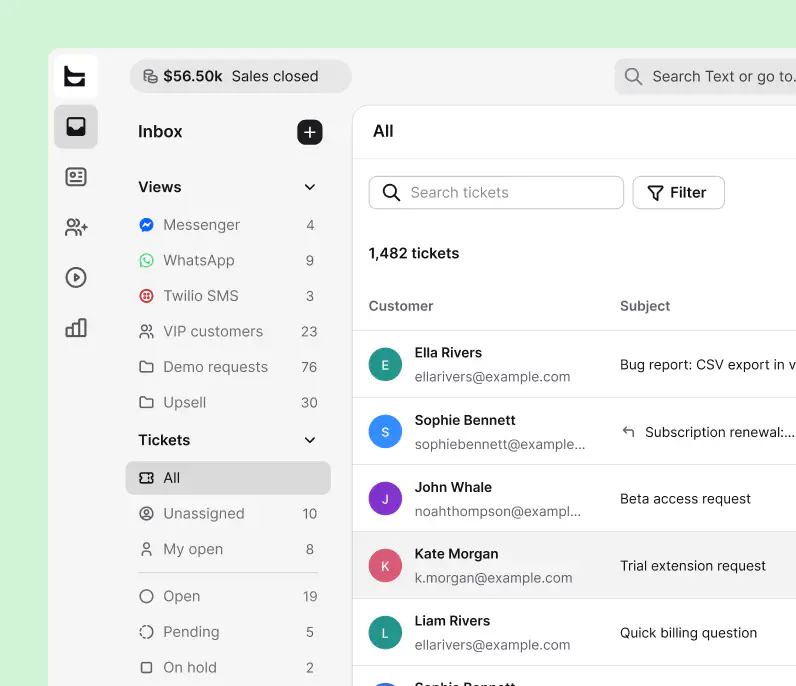 Bulk order ticket conversation with status, priority, and source details in HelpDesk.com